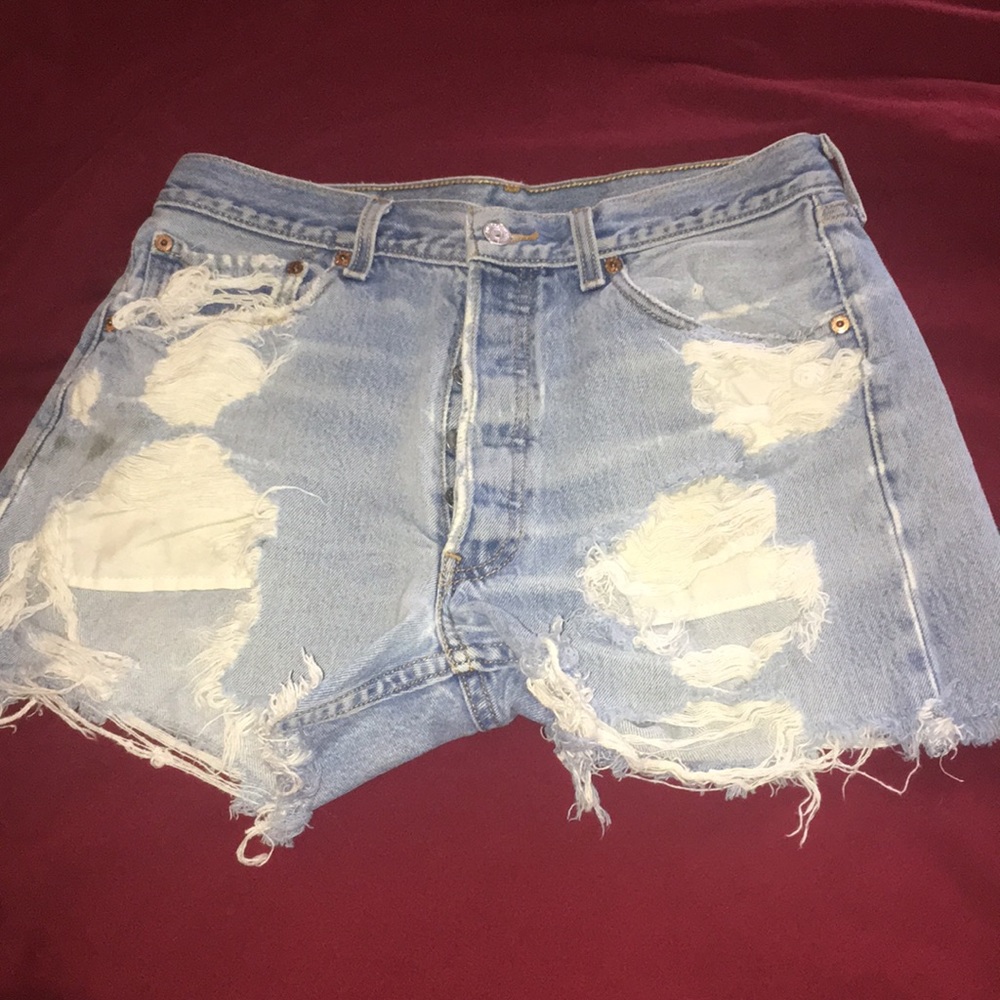 Cut off Levi 501’s